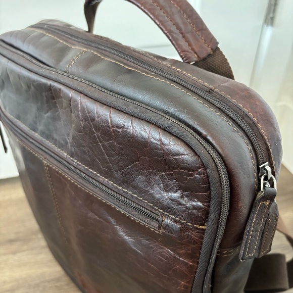 Jack Georges Voyager Professional Backpack in brown hand-stained buffalo leather - Picture 13 of 15